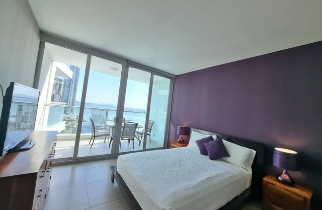 Deluxe room for rent with ocean views and balcony, Exclusive Hotel in Panama
