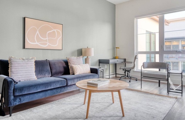 Deluxe San Mateo 1BR w/ Gym, A/C & Roof, nr Caltrain, by Blueground