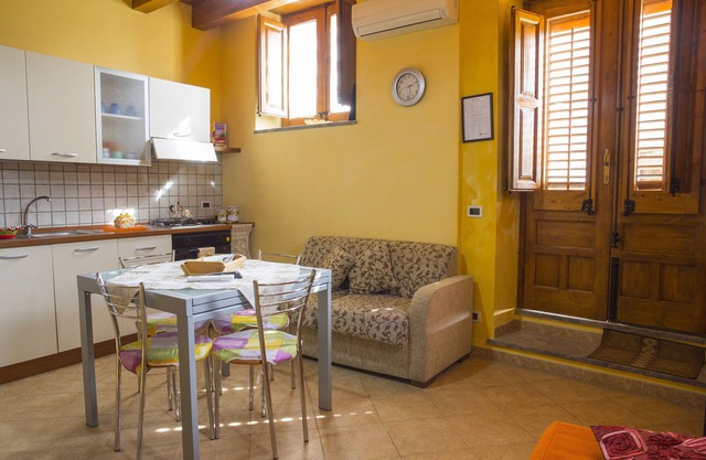 Deluxe studio apartment in front of the castle
