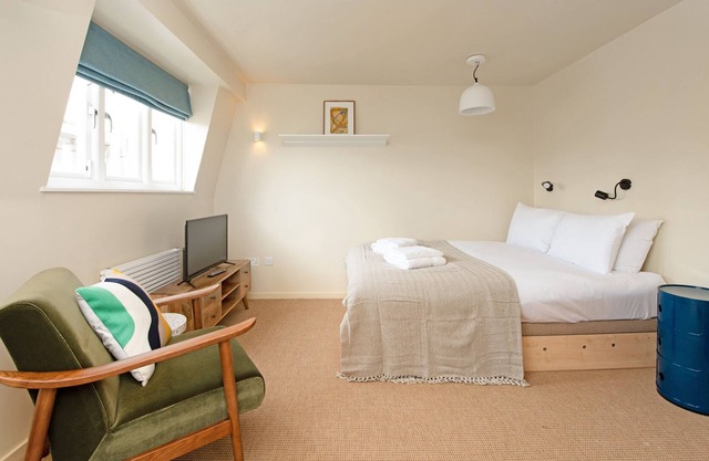 Deluxe Studio in Historic Primrose Hill Terrace