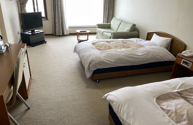 Deluxe Twin Room with bath Main Building 1F Lunch Box Service Plan / Shiso Hyōgo