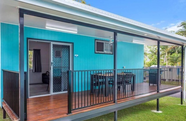 Deluxe Villa 1 BR - Fully self-contained, 1 Queen, Sofa, Single Bunk Beds