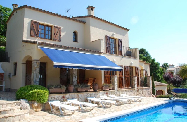 Deluxe Villa in Calonge with Private Pool