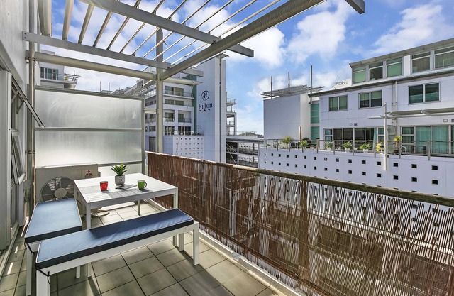 Deluxe Waterfront & City Apartment