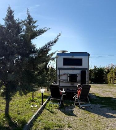 Demi camping
