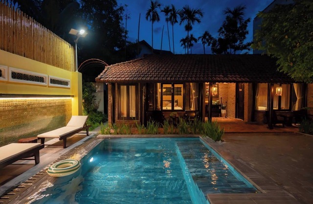 DEMIN VILLA HOI AN - Pool and BBQ Garden