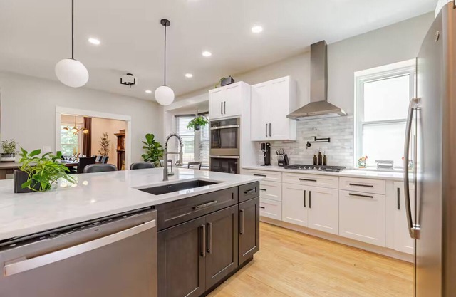 Denver Luxury Dream Home + HOT TUB + Private Yard