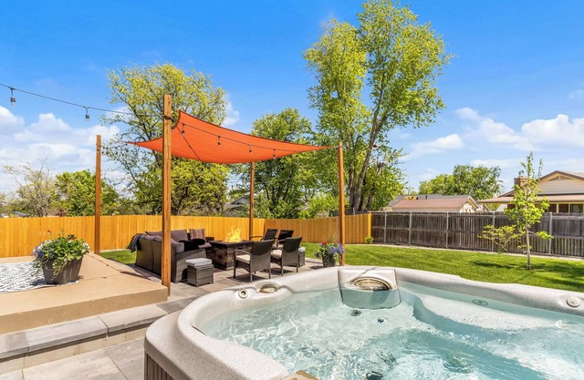Spacious Denver Retreat ~ 6BR ~ Sleeps 16+ w/ Hot Tub