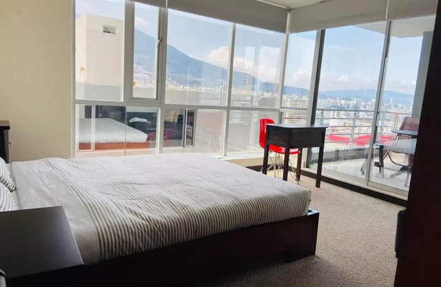 DEPARTAMENTO CON VISTA - CORAZON DE QUITO 903