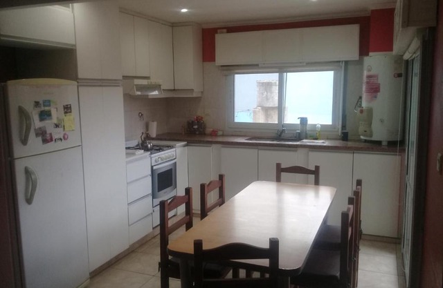 Departamento en barrio comercial c/estacionamiento