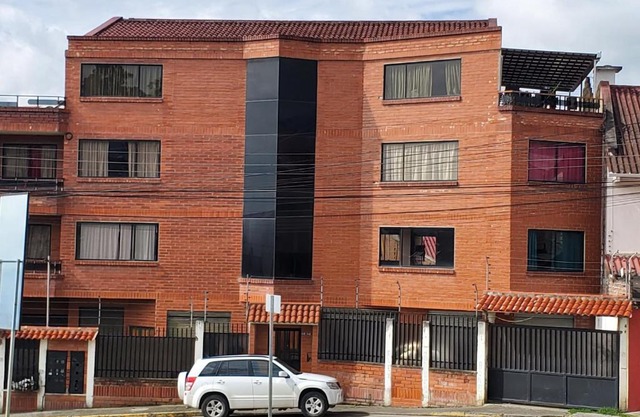 Departamento en Cuenca, 3 Habitaciones y parqueo gratis