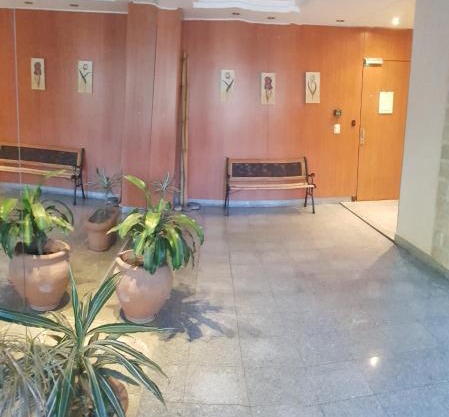 Departamento hasta 5 pasajeros zona Av Pellegrini Facultades Semipiso luminoso Cochera opcional