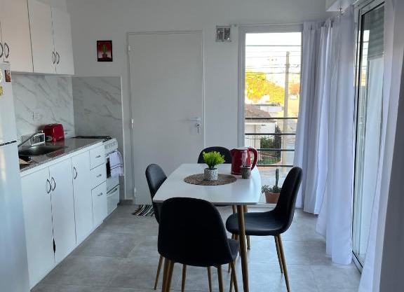 Departamento nuevo con balcón