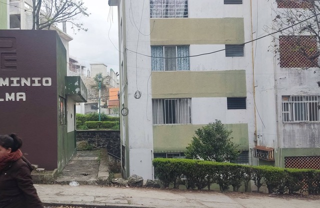 Departamento tranquilo frente al parque atrás de Policlínica