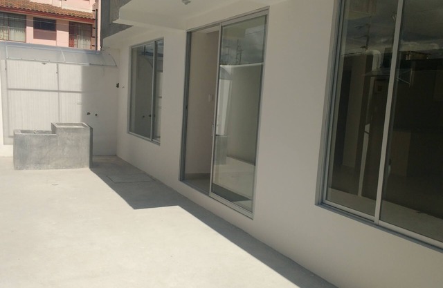Departamento en primer piso, central en Cotacachi