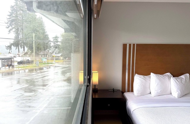 Departure Bay Motel
