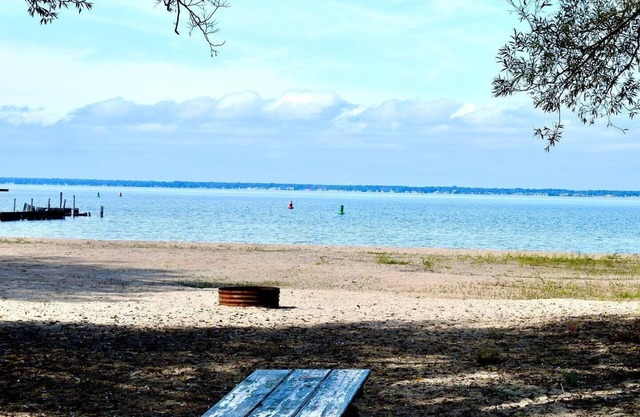 (Depine) Cozy 3 Bedroom Cottage LAKEFRONT/BEACHFRONT - PETS OK