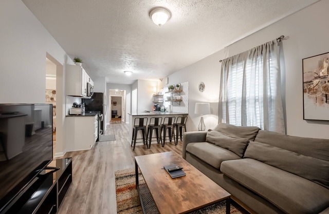 !Derby City Sanctuary- 4 bed 2 bath renovated home