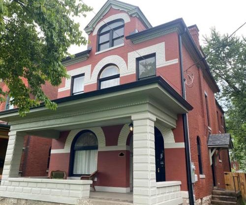 DERBY LUXE 3-story Historic 6 min from Churchill