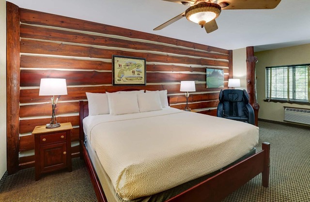 Des Moines Escape: Fitness Center w/ Free Homestyle Breakfast, Heated Pool