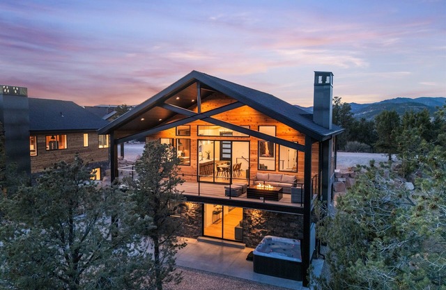 Desert Canyon Casita | Near Zion | Hot Tub | Views