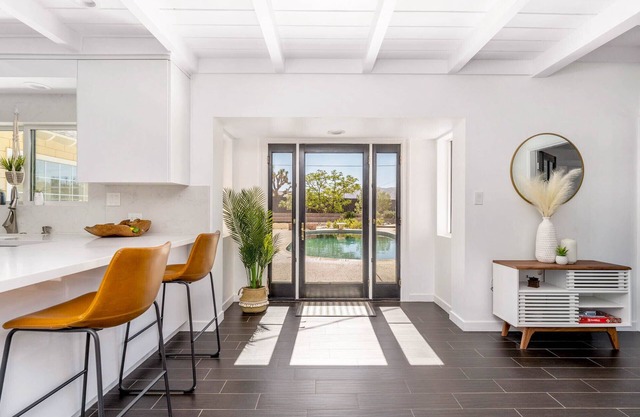 Desert-Chic Abode with Sauna and Heatlamps, Minutes to Joshua Tree and Pappy's