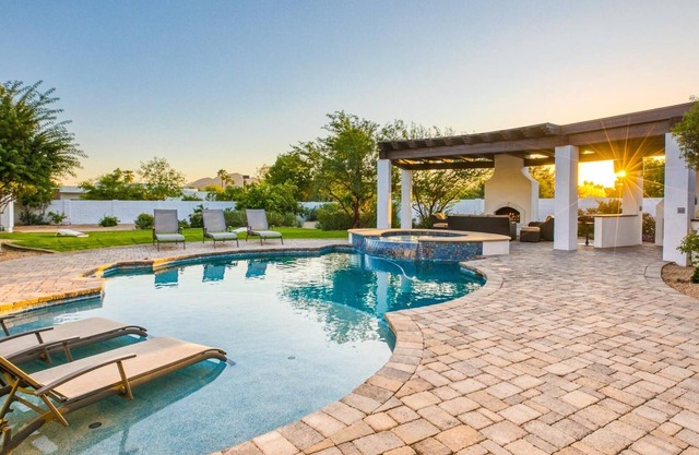 Escapada tranquila en Paradise Valley Sleeps 18!