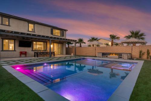 Desert Eden by AvantStay 6BR w Ensuite Backyard Oasis w Pool Hot Tub
