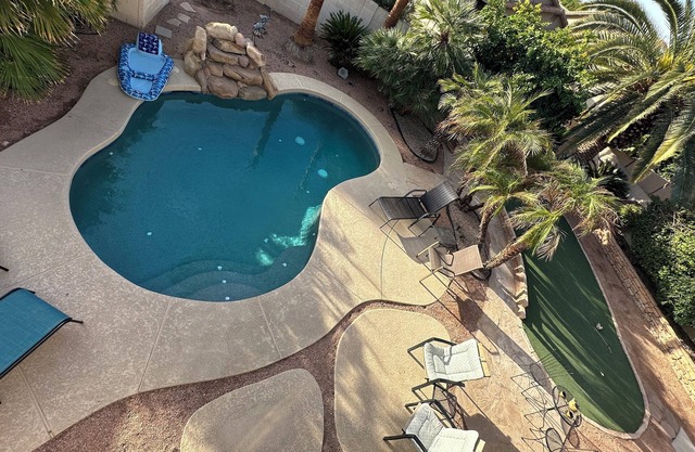 NFL, Nascar, Golf y NHL en 10 minutos o menos. Piscina privada, WiFi gratuito, Nat. Barbacoa de gas