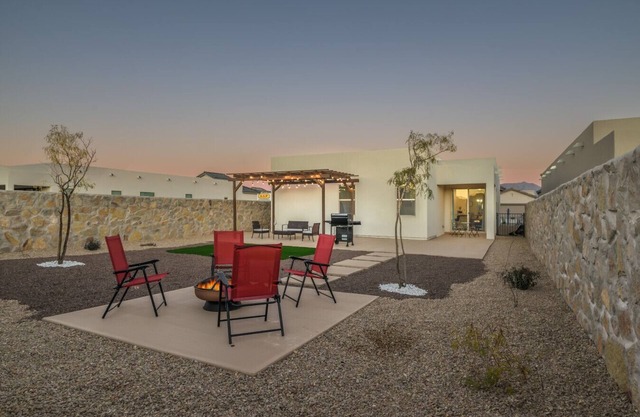 Desert Oasis Near Red Hawk Golf