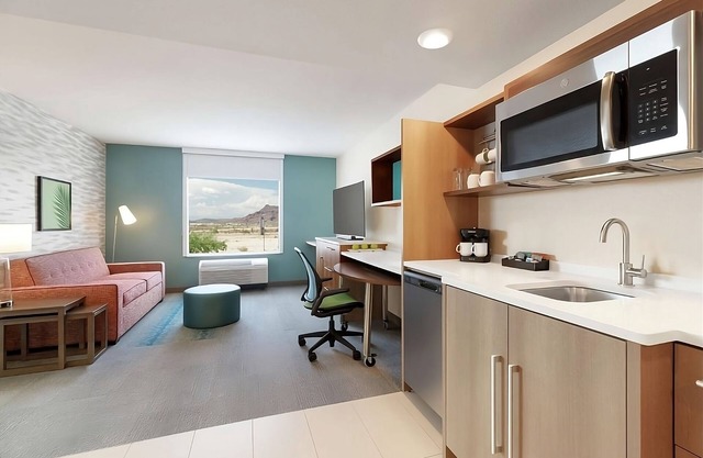 Desert Oasis Retreat in Mesa! Pool, Free Breakfast, Pets Allowed, Free Parking!