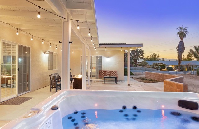 Desert Quail Retreat - Hot Tub, Fire Pit And Bbq! 3 Bedroom Home by RedAwning