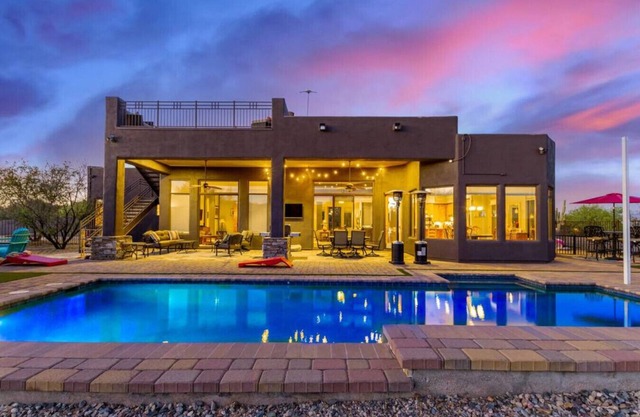 Desert Tranquility 4 Bedroom with Heated Pool