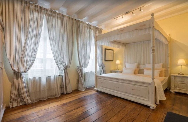 Design apartment 1 with four-poster bed, WiFi, satellite, ground floor.