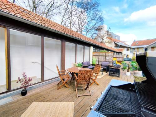 Design-Apartmenthaus für bis zu 12, modern, Dachterrasse, Grill, ruhige Lage, Disney plus, Wii, LAN und WLAN