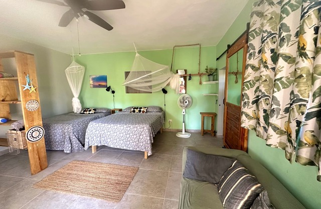 Design Garden Loft cerca de la playa en el exuberante jardín tropical w. Lección de cometa :)