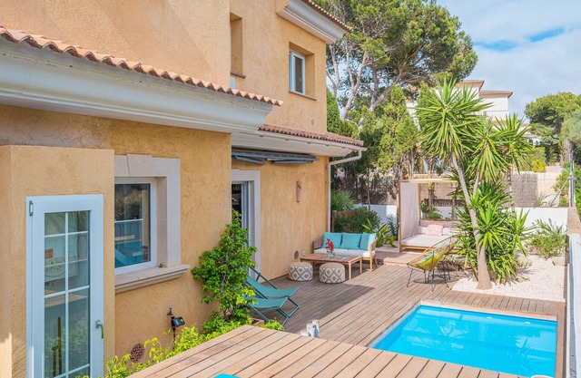 Villa de diseño Bahia Azul con vistas al mar, piscina y bañera de hidromasaje