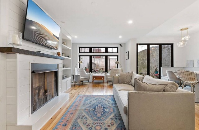 Designer 3 BR Townhome w/ Beautiful Backyard!