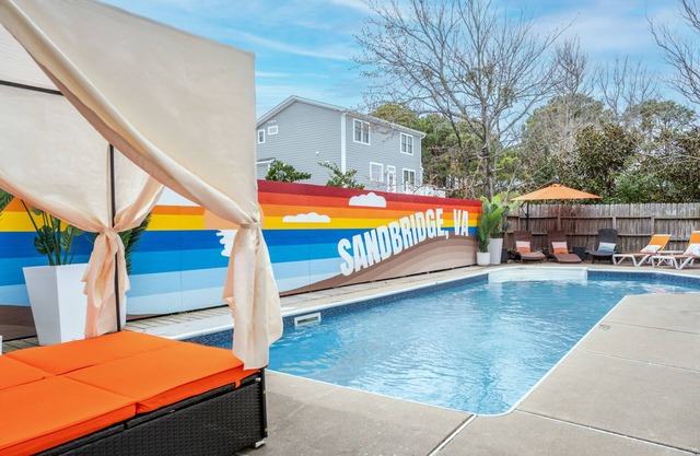 Designer 7BR w/ Pool and Hot Tub. Sleeps 20, Pets Welcome!