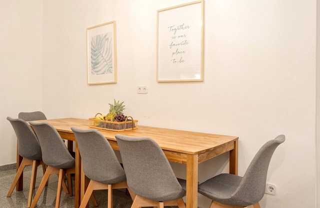 Designer Apartment - 5 min to Center