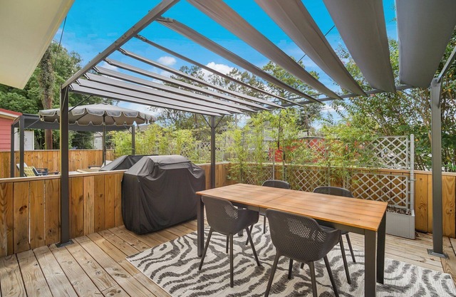 Designer Digs w/ Amazing Patio, Walk Everywhere by Lucky Savannah
