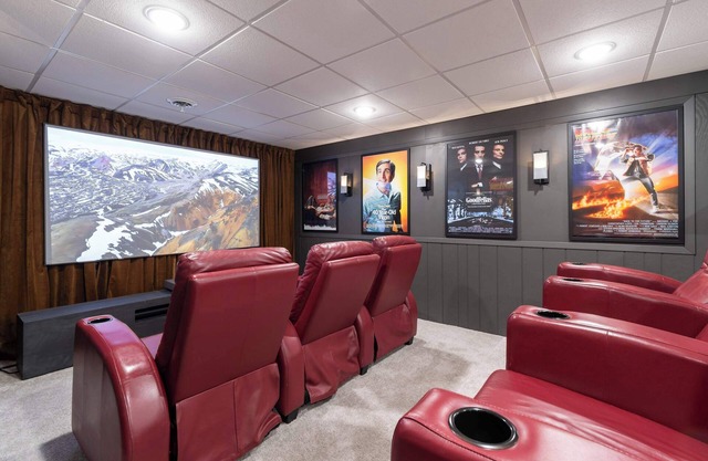 Designer Home w/ Private Pool, Theatre & Games!