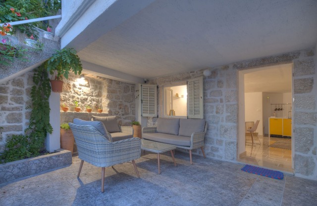 Casa de diseño en pueblo costero mediterráneo
