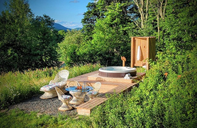 Designer Mountain Farmhouse ~ Hot Tub ~ Sunset Porch ~ Chef's Kitchen ~ Firepit