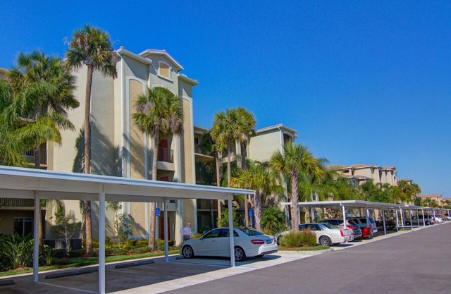 Diseñador condominio de 2 camas con vista perfecta en River Strand Golf & Tennis Resort
