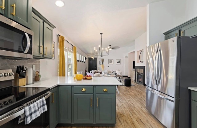 Designer townhouse: Boise, Eagle, trails, & BBQ!