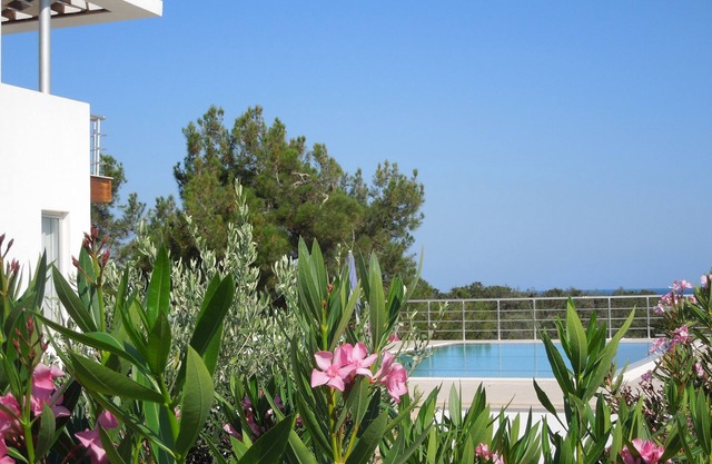 Diseñador Villa en una zona tranquila junto al mar, cerca de campo de golf. Nuevo: WiFi gratis !!