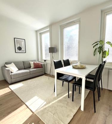 Designin golden home in the city center - Near Särkänniemi