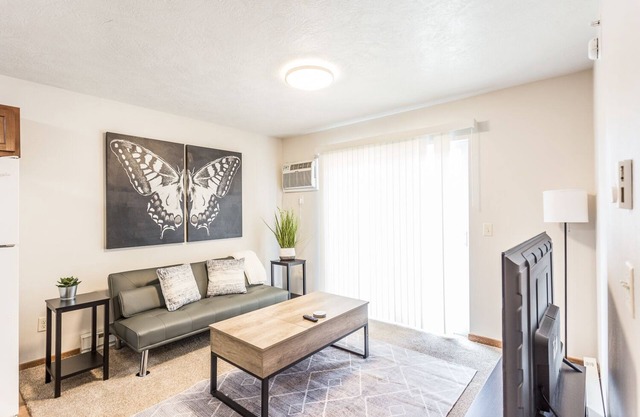 Desirable 1BD Great for Traveling Professionals