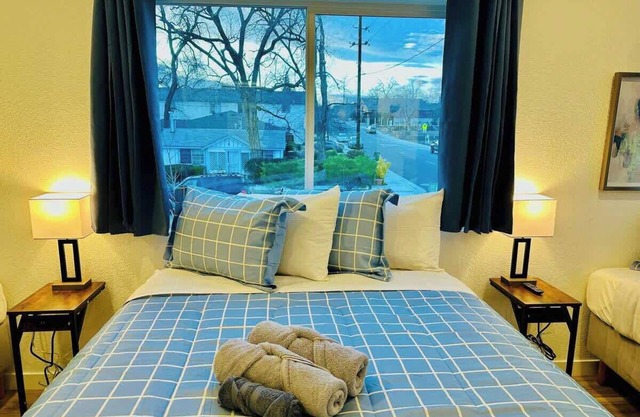 Desirable Neighborhood|Pets OK|Sleeps7|490